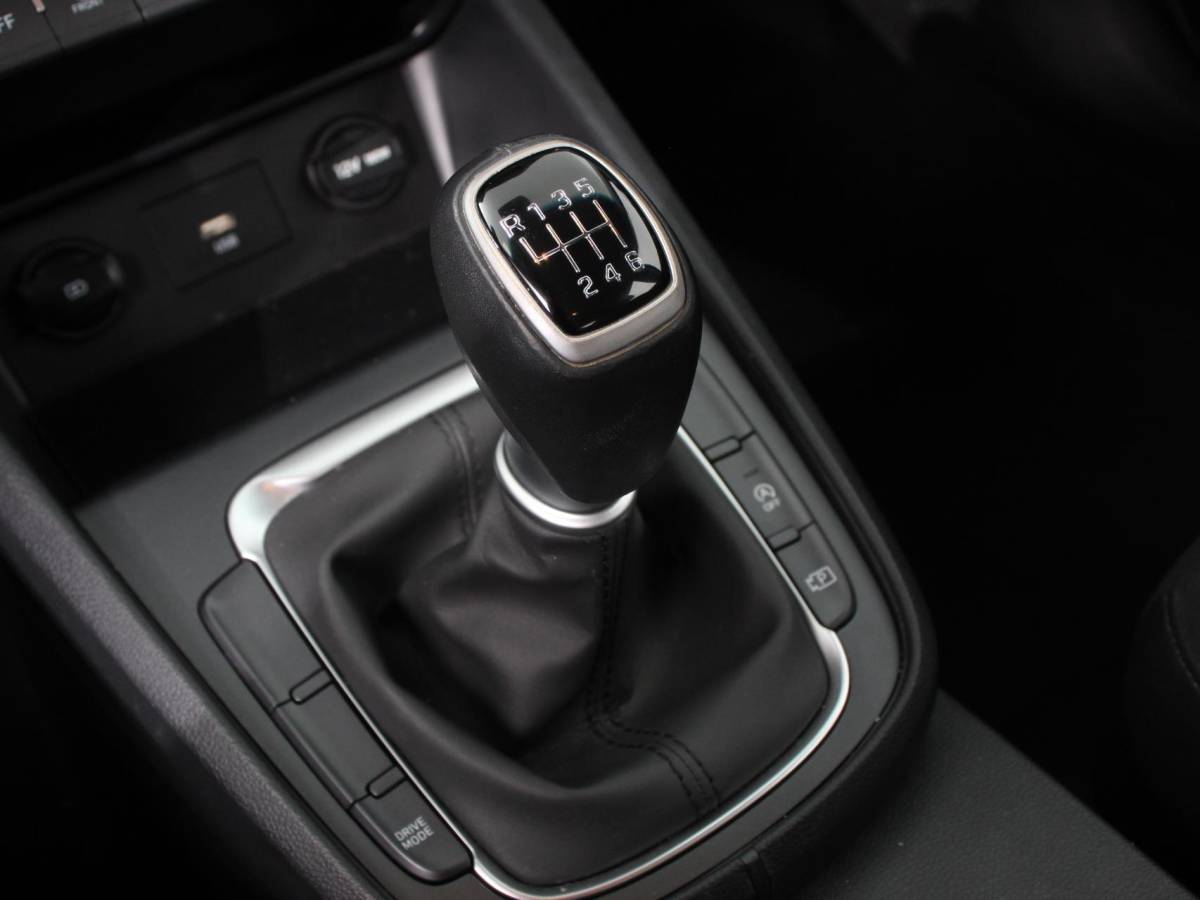 Hyundai Kona Hyundai Kona 1.0 T-GDI Comfort Climate control Cruise control Parkeersensoren LED Keyless Navigatie Apple Carplay/ Android Auto