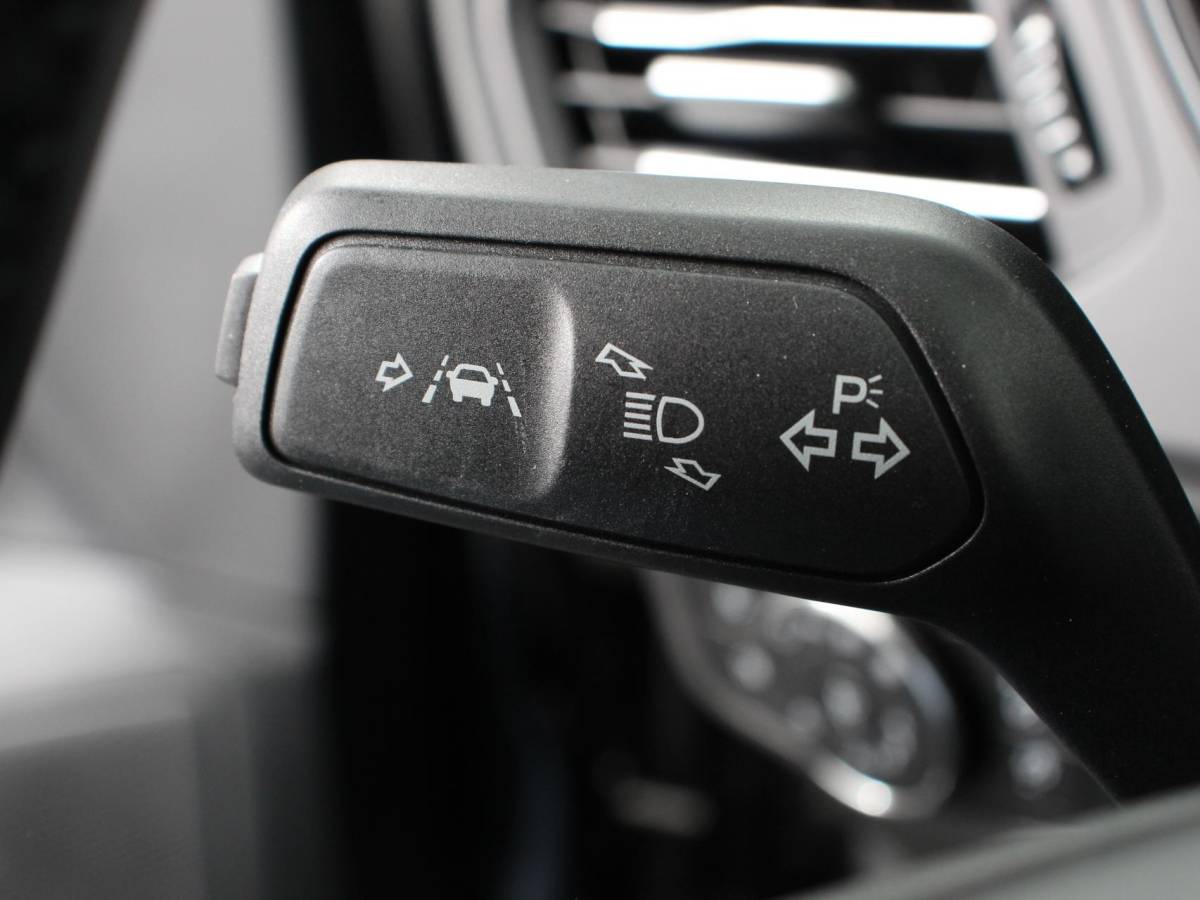 Ford Focus Ford Focus 1.0 EcoBoost 125pk Titanium Style | Navigatie | Parkeer pakket | Winter pakket | Stoel en stuur verwarming | Climate Control | Led | Extra getint glas