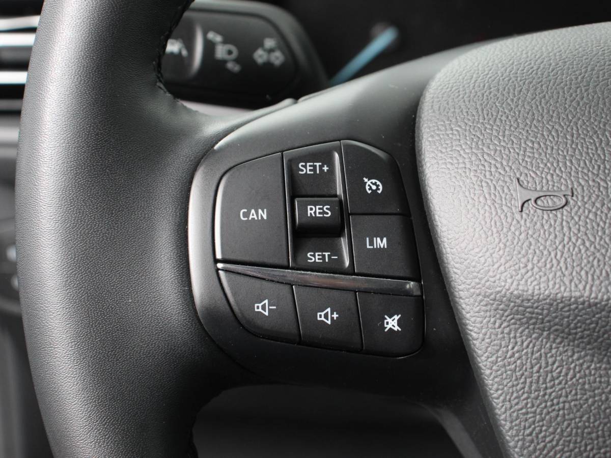 Ford Focus Ford Focus 1.0 EcoBoost 125pk Titanium Style | Navigatie | Parkeer pakket | Winter pakket | Stoel en stuur verwarming | Climate Control | Led | Extra getint glas