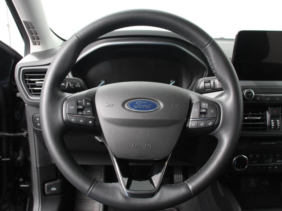 Ford Focus Ford Focus 1.0 EcoBoost 125pk Titanium Style | Navigatie | Parkeer pakket | Winter pakket | Stoel en stuur verwarming | Climate Control | Led | Extra getint glas