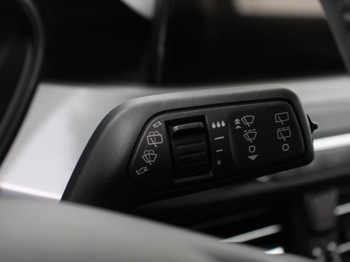 Ford Focus Ford Focus 1.0 EcoBoost 125pk Titanium Style | Navigatie | Parkeer pakket | Winter pakket | Stoel en stuur verwarming | Climate Control | Led | Extra getint glas