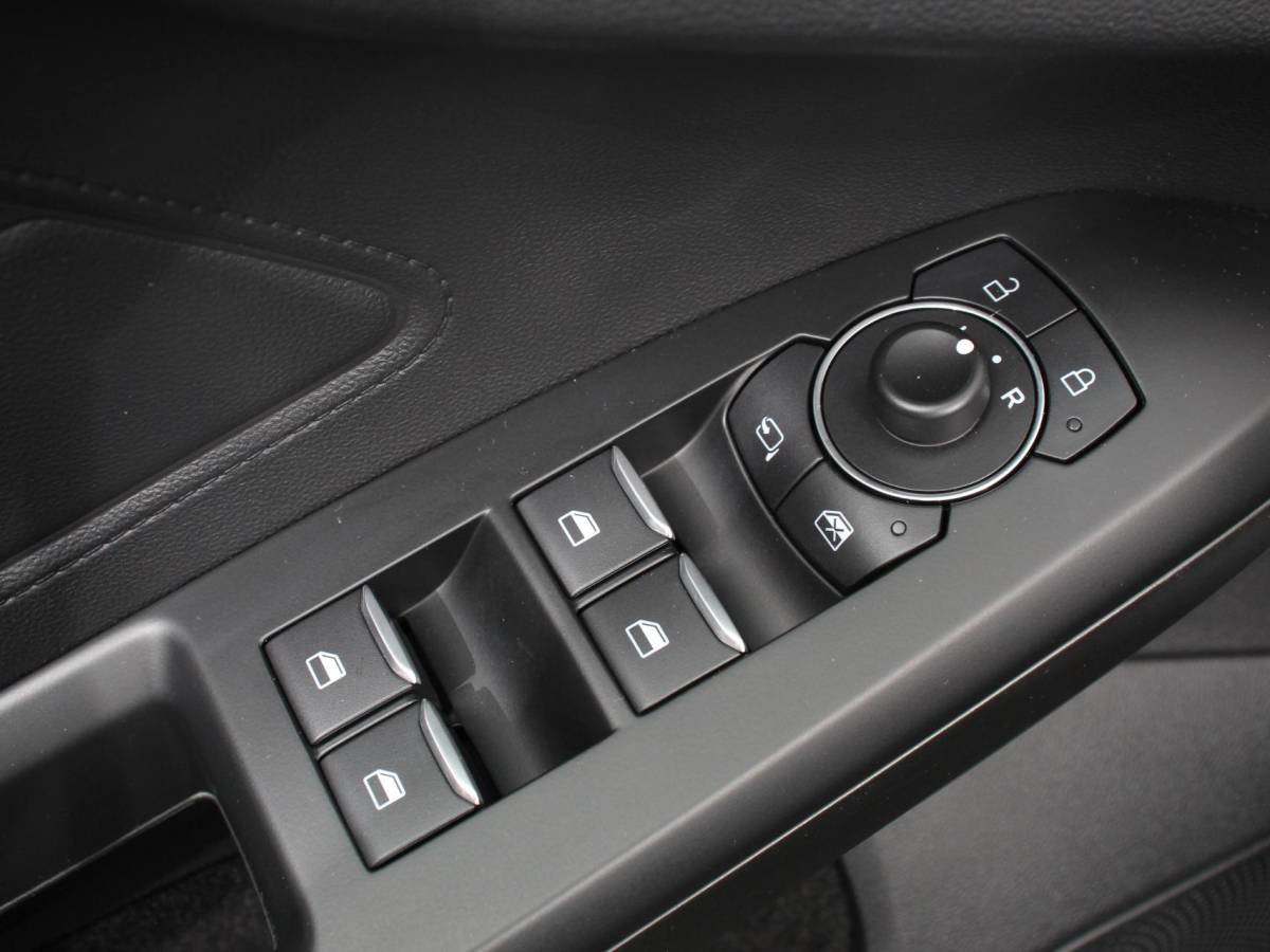 Ford Focus Ford Focus 1.0 EcoBoost 125pk Titanium Style | Navigatie | Parkeer pakket | Winter pakket | Stoel en stuur verwarming | Climate Control | Led | Extra getint glas