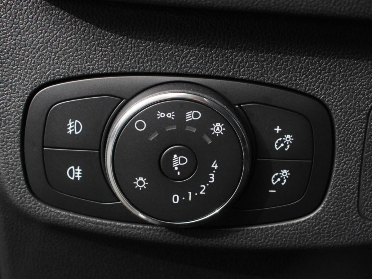 Ford Focus Ford Focus 1.0 EcoBoost 125pk Titanium Style | Navigatie | Parkeer pakket | Winter pakket | Stoel en stuur verwarming | Climate Control | Led | Extra getint glas