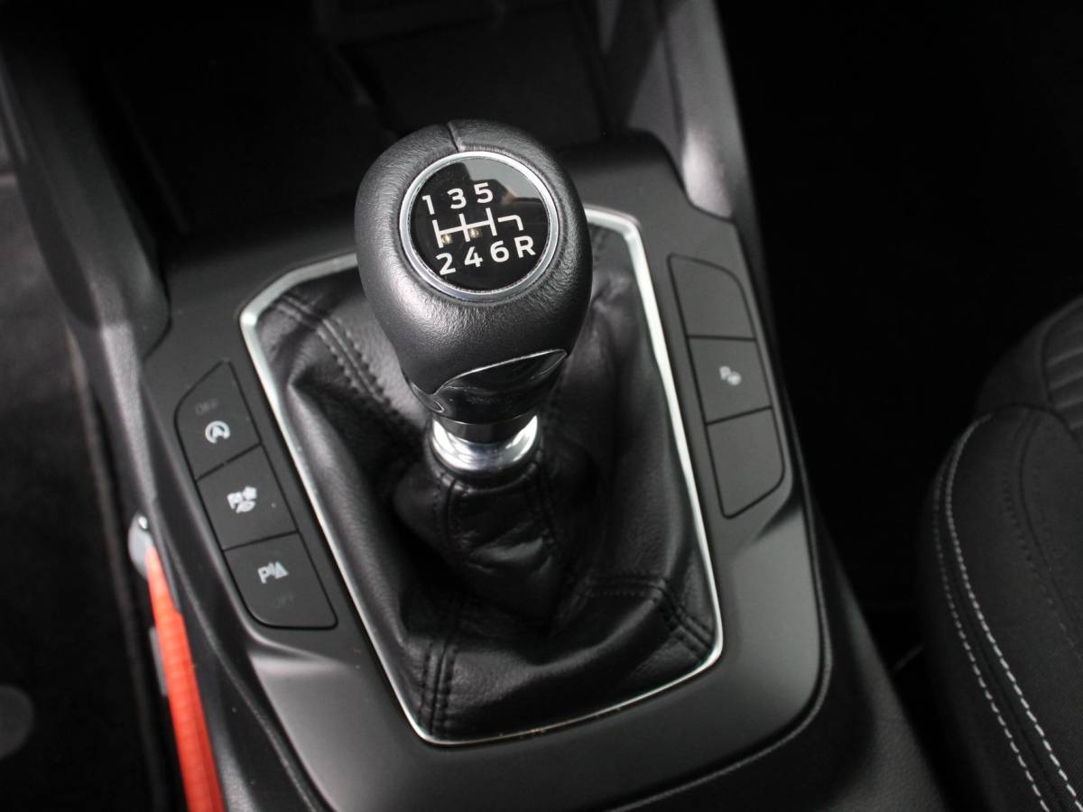 Ford Focus Ford Focus 1.0 EcoBoost 125pk Titanium Style | Navigatie | Parkeer pakket | Winter pakket | Stoel en stuur verwarming | Climate Control | Led | Extra getint glas