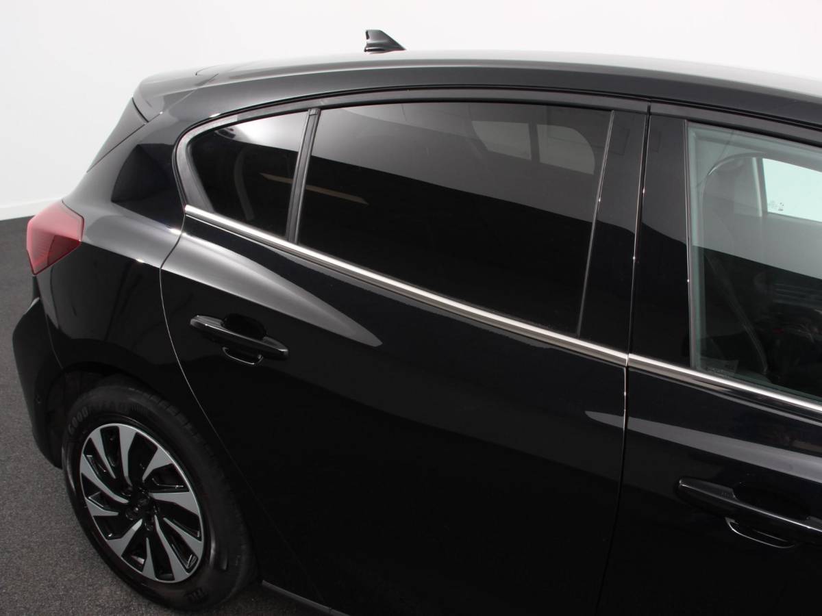Ford Focus Ford Focus 1.0 EcoBoost 125pk Titanium Style | Navigatie | Parkeer pakket | Winter pakket | Stoel en stuur verwarming | Climate Control | Led | Extra getint glas