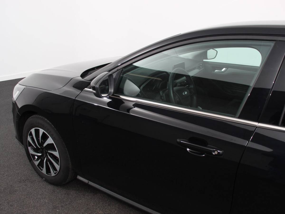 Ford Focus Ford Focus 1.0 EcoBoost 125pk Titanium Style | Navigatie | Parkeer pakket | Winter pakket | Stoel en stuur verwarming | Climate Control | Led | Extra getint glas