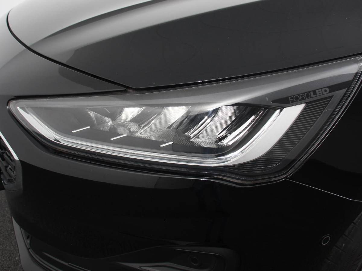 Ford Focus Ford Focus 1.0 EcoBoost 125pk Titanium Style | Navigatie | Parkeer pakket | Winter pakket | Stoel en stuur verwarming | Climate Control | Led | Extra getint glas