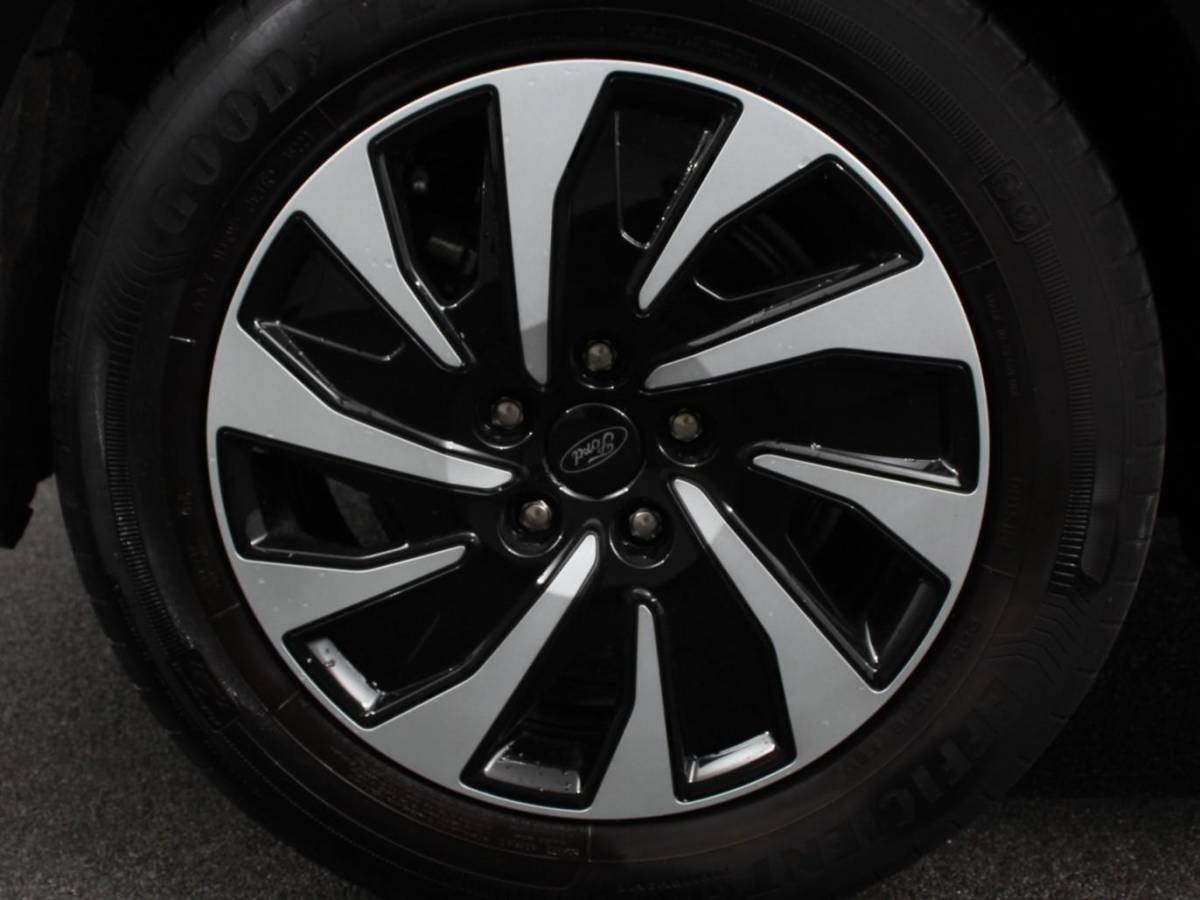 Ford Focus Ford Focus 1.0 EcoBoost 125pk Titanium Style | Navigatie | Parkeer pakket | Winter pakket | Stoel en stuur verwarming | Climate Control | Led | Extra getint glas