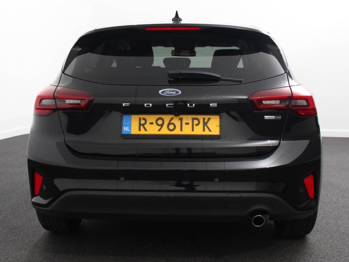 Ford Focus Ford Focus 1.0 EcoBoost 125pk Titanium Style | Navigatie | Parkeer pakket | Winter pakket | Stoel en stuur verwarming | Climate Control | Led | Extra getint glas