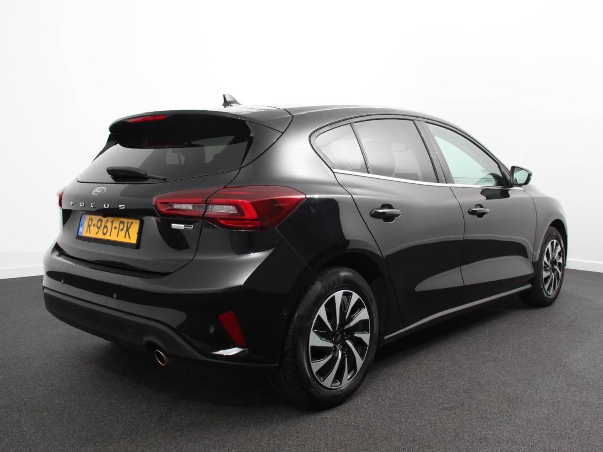 Ford Focus Ford Focus 1.0 EcoBoost 125pk Titanium Style | Navigatie | Parkeer pakket | Winter pakket | Stoel en stuur verwarming | Climate Control | Led | Extra getint glas