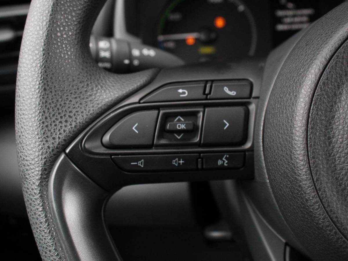 Mazda 2 Hybrid Mazda 2 Hybrid 1.5 Prime-line Airco Adaptieve cruise control Achteruitrijcamera Lane assist Radio Apple Carplay/ Android auto