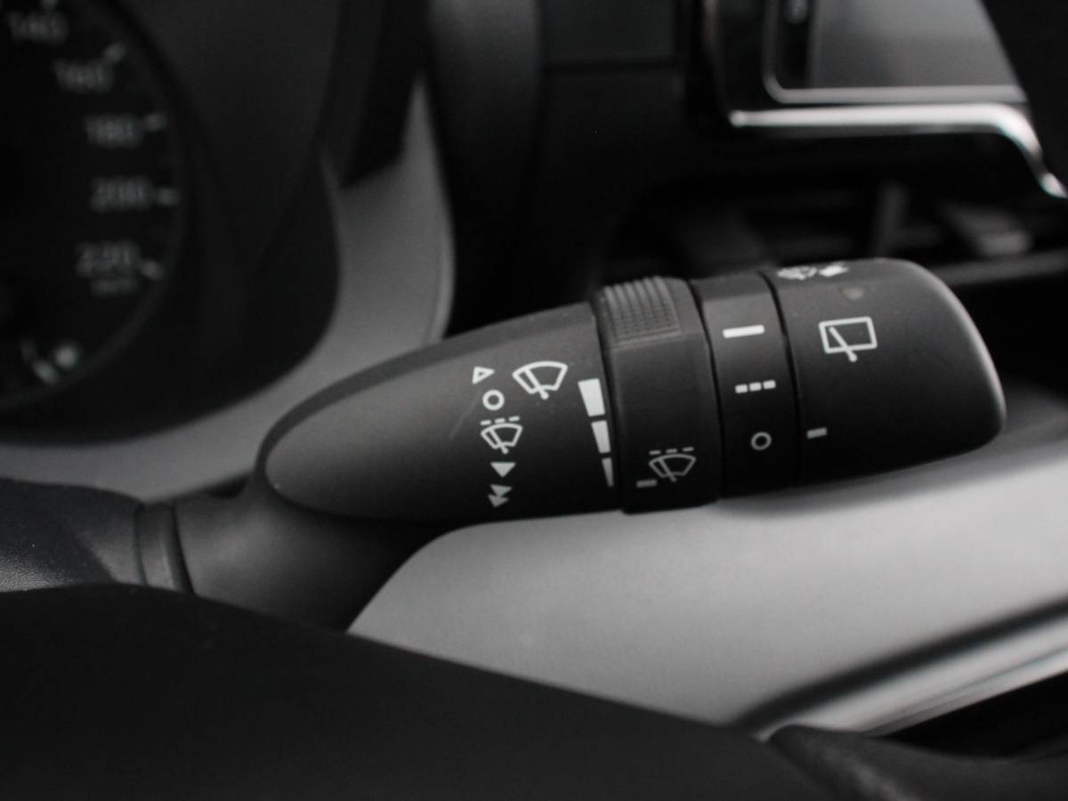 Mazda 2 Hybrid Mazda 2 Hybrid 1.5 Prime-line Airco Adaptieve cruise control Achteruitrijcamera Lane assist Radio Apple Carplay/ Android auto