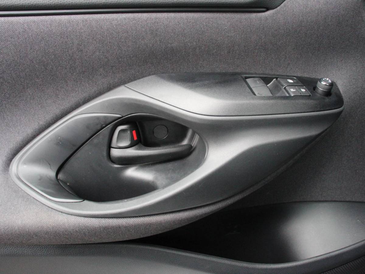 Mazda 2 Hybrid Mazda 2 Hybrid 1.5 Prime-line Airco Adaptieve cruise control Achteruitrijcamera Lane assist Radio Apple Carplay/ Android auto