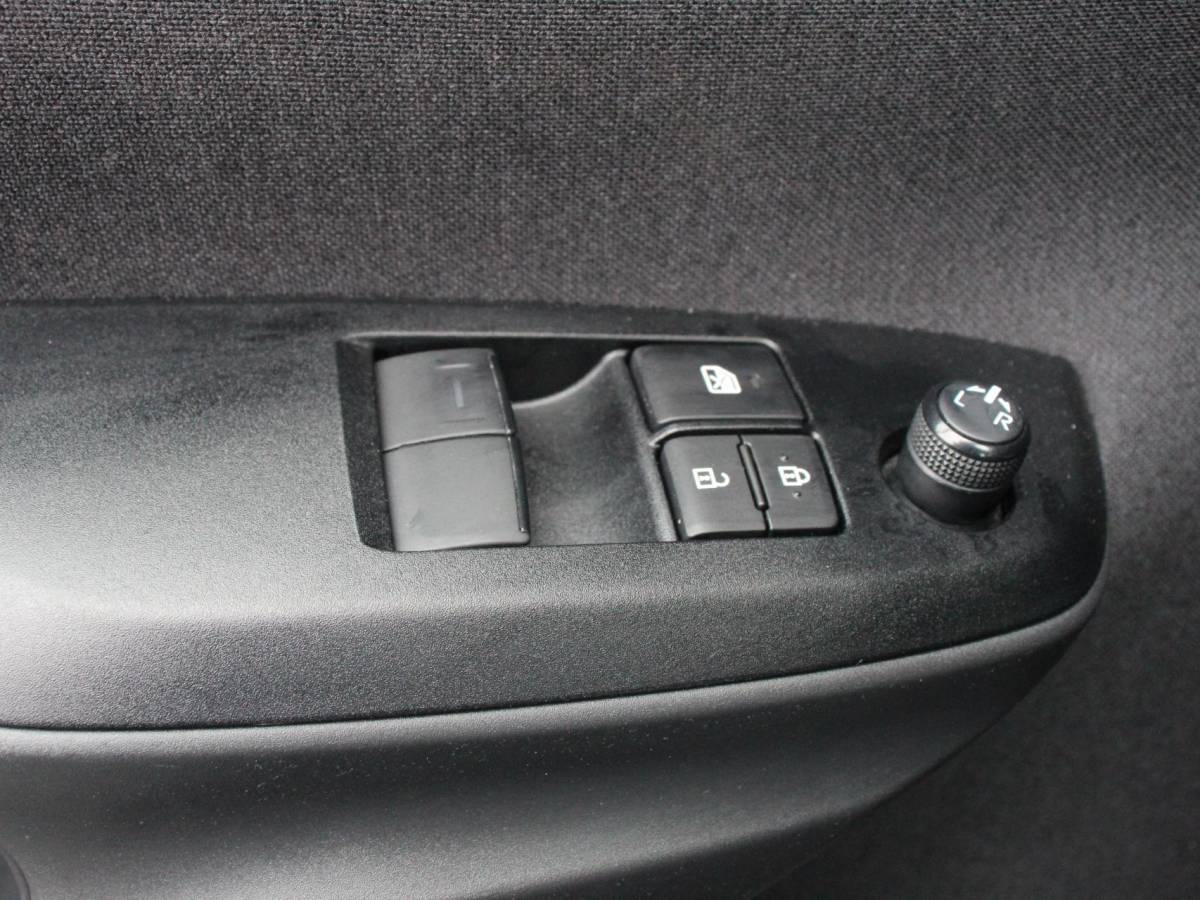 Mazda 2 Hybrid Mazda 2 Hybrid 1.5 Prime-line Airco Adaptieve cruise control Achteruitrijcamera Lane assist Radio Apple Carplay/ Android auto
