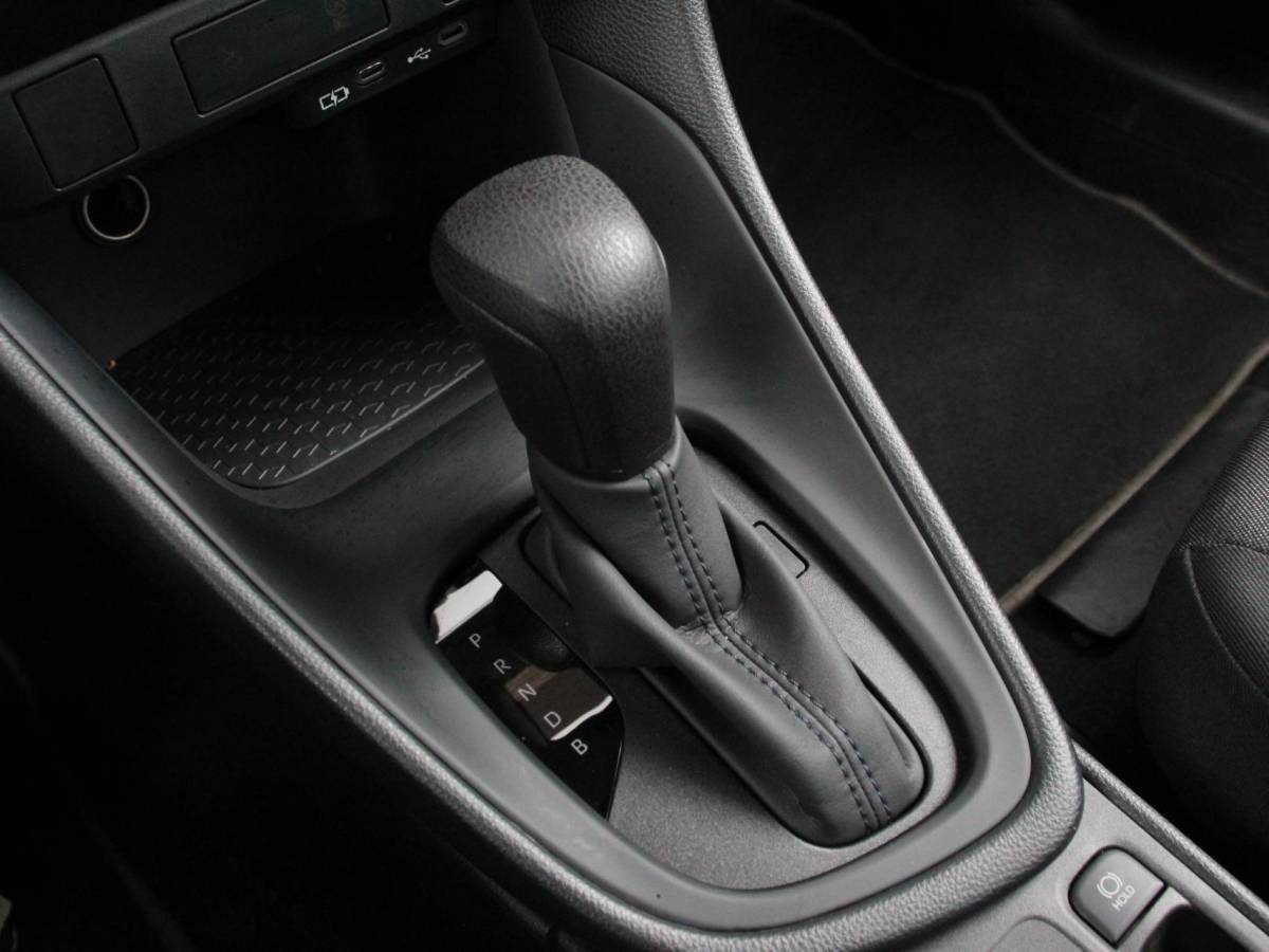 Mazda 2 Hybrid Mazda 2 Hybrid 1.5 Prime-line Airco Adaptieve cruise control Achteruitrijcamera Lane assist Radio Apple Carplay/ Android auto