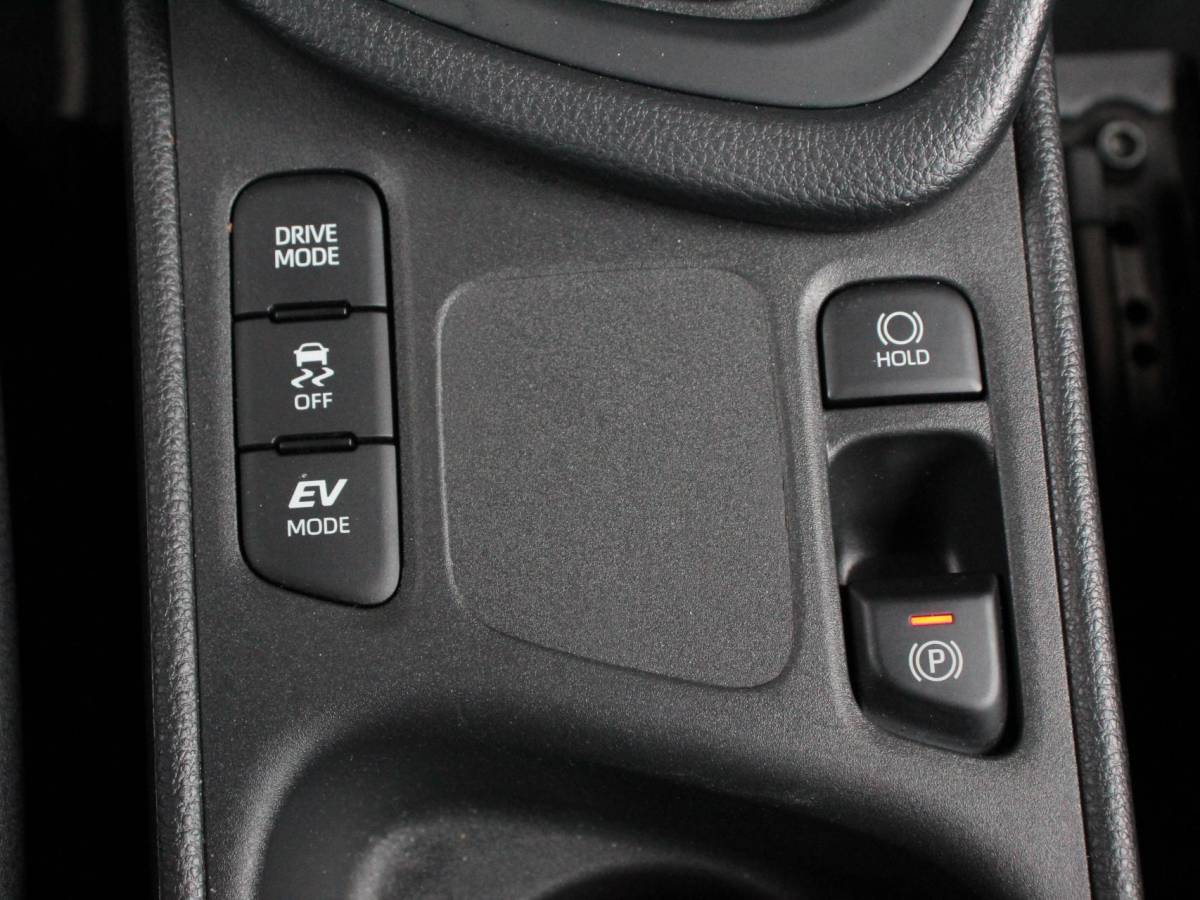 Mazda 2 Hybrid Mazda 2 Hybrid 1.5 Prime-line Airco Adaptieve cruise control Achteruitrijcamera Lane assist Radio Apple Carplay/ Android auto
