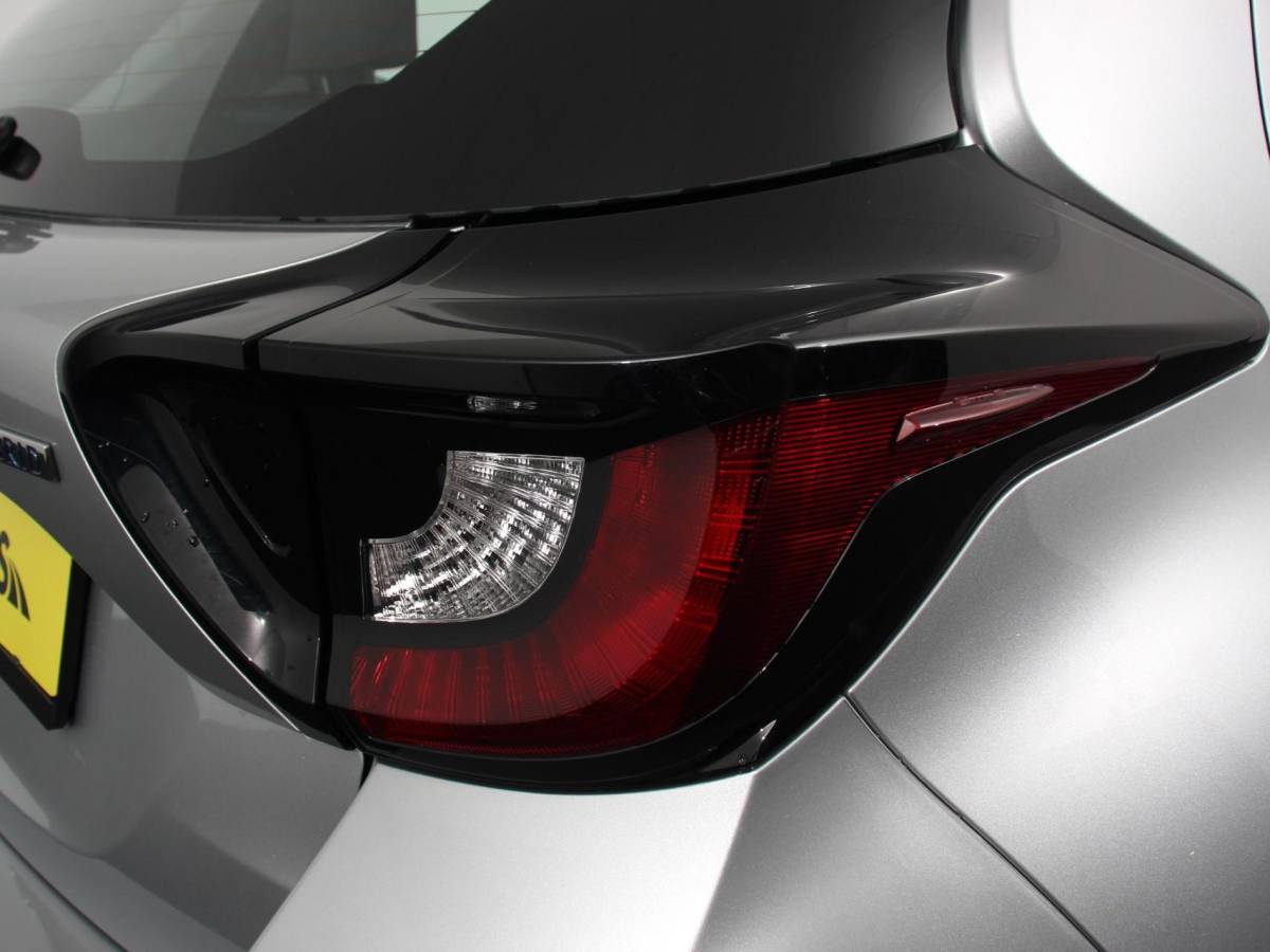 Mazda 2 Hybrid Mazda 2 Hybrid 1.5 Prime-line Airco Adaptieve cruise control Achteruitrijcamera Lane assist Radio Apple Carplay/ Android auto