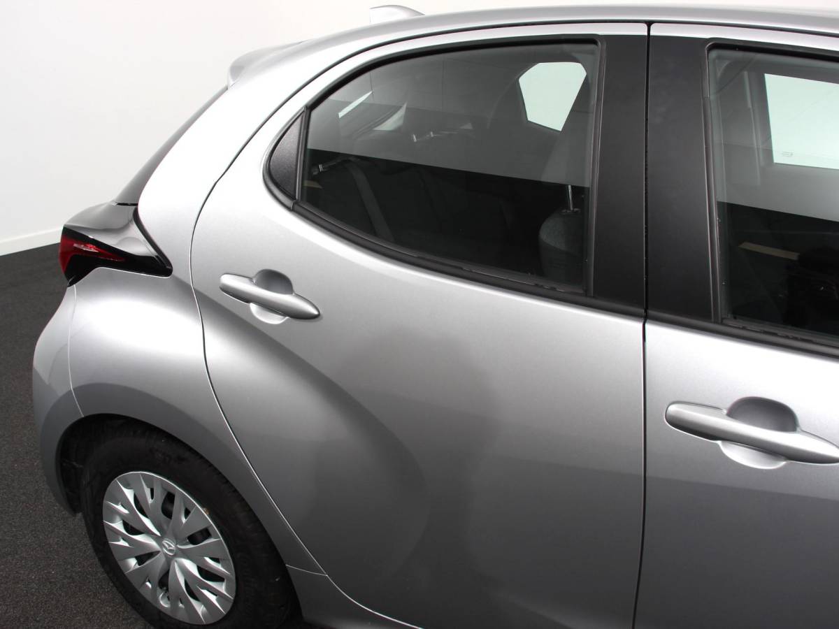 Mazda 2 Hybrid Mazda 2 Hybrid 1.5 Prime-line Airco Adaptieve cruise control Achteruitrijcamera Lane assist Radio Apple Carplay/ Android auto