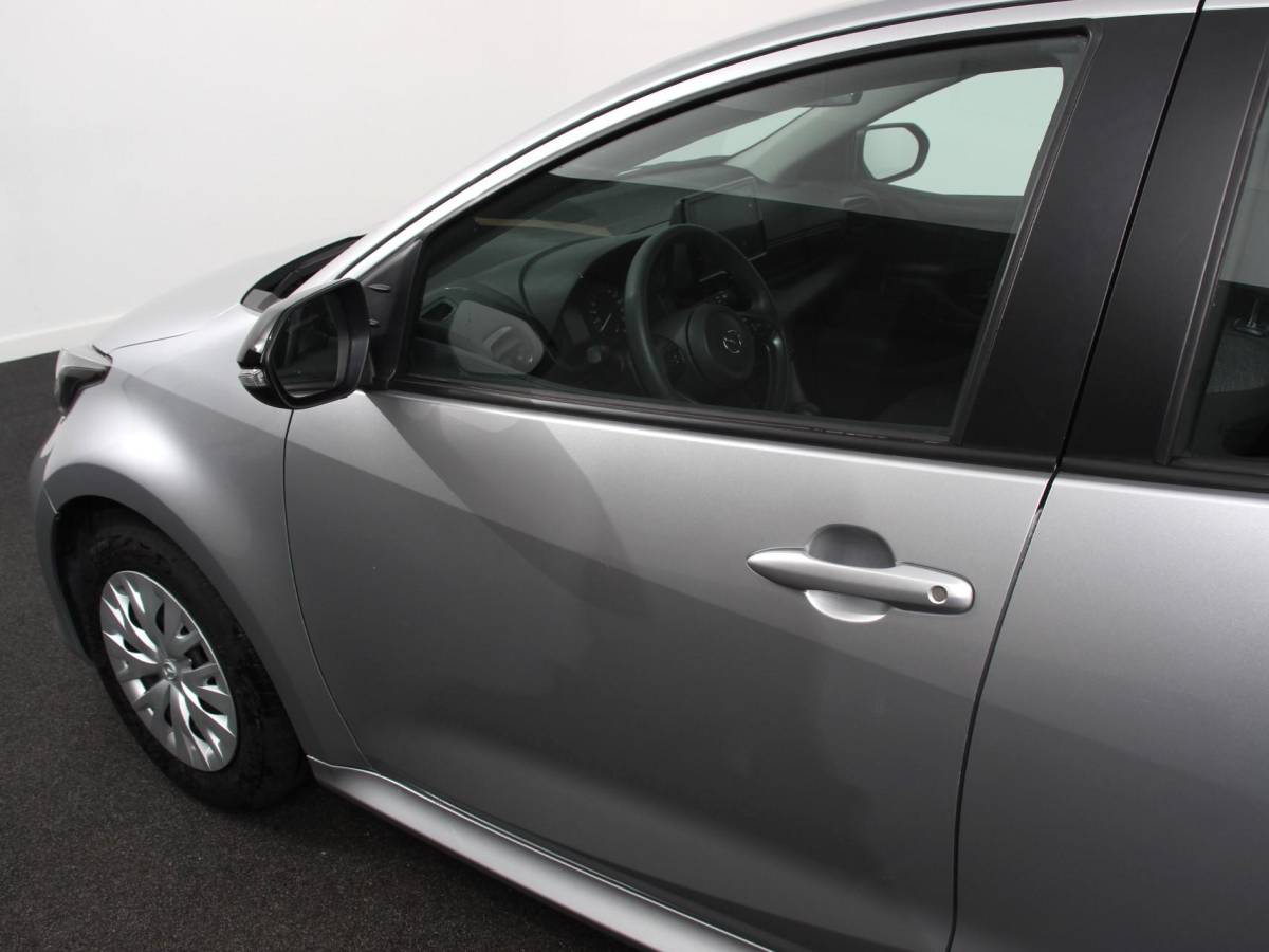 Mazda 2 Hybrid Mazda 2 Hybrid 1.5 Prime-line Airco Adaptieve cruise control Achteruitrijcamera Lane assist Radio Apple Carplay/ Android auto