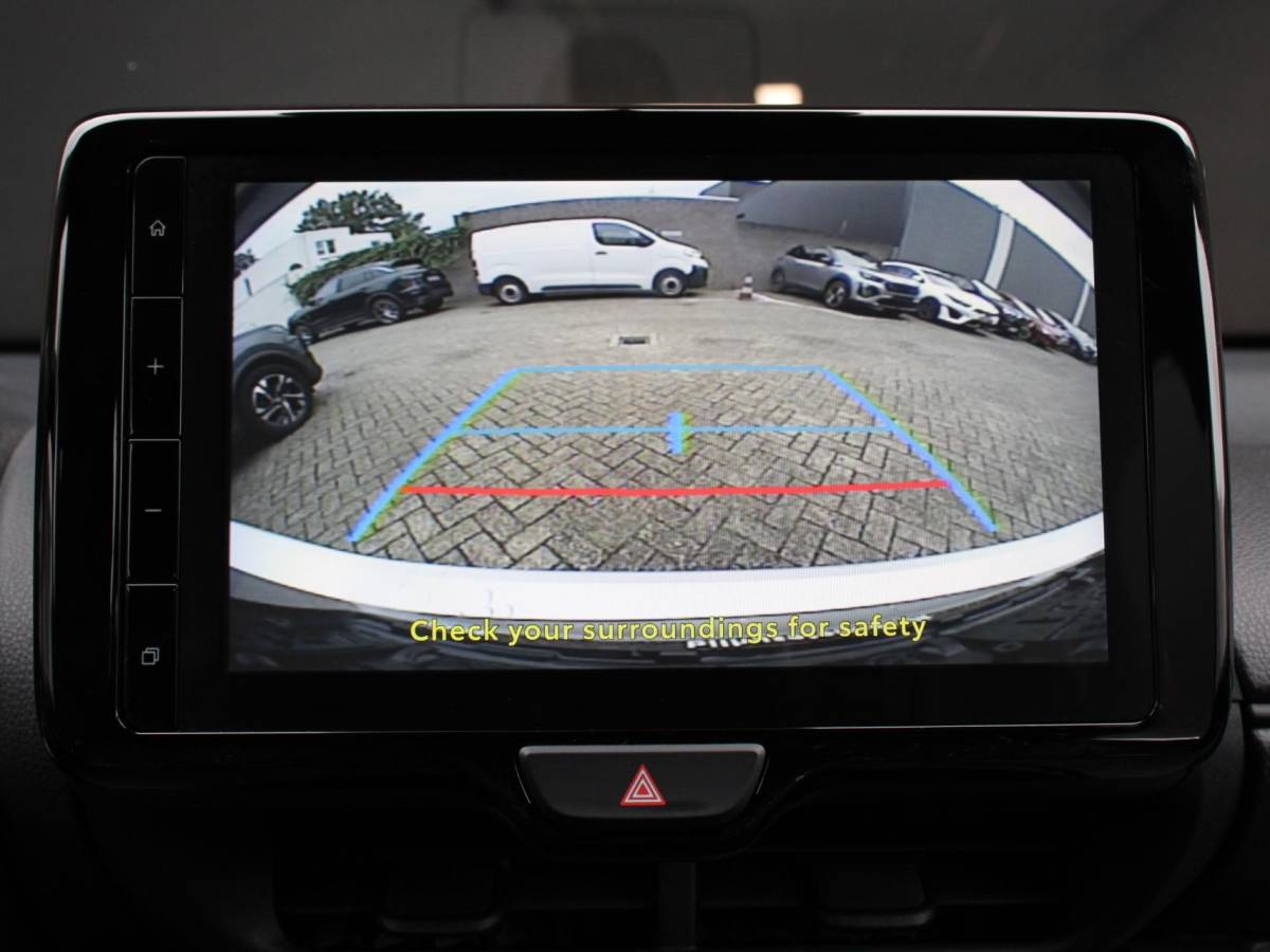 Mazda 2 Hybrid Mazda 2 Hybrid 1.5 Prime-line Airco Adaptieve cruise control Achteruitrijcamera Lane assist Radio Apple Carplay/ Android auto