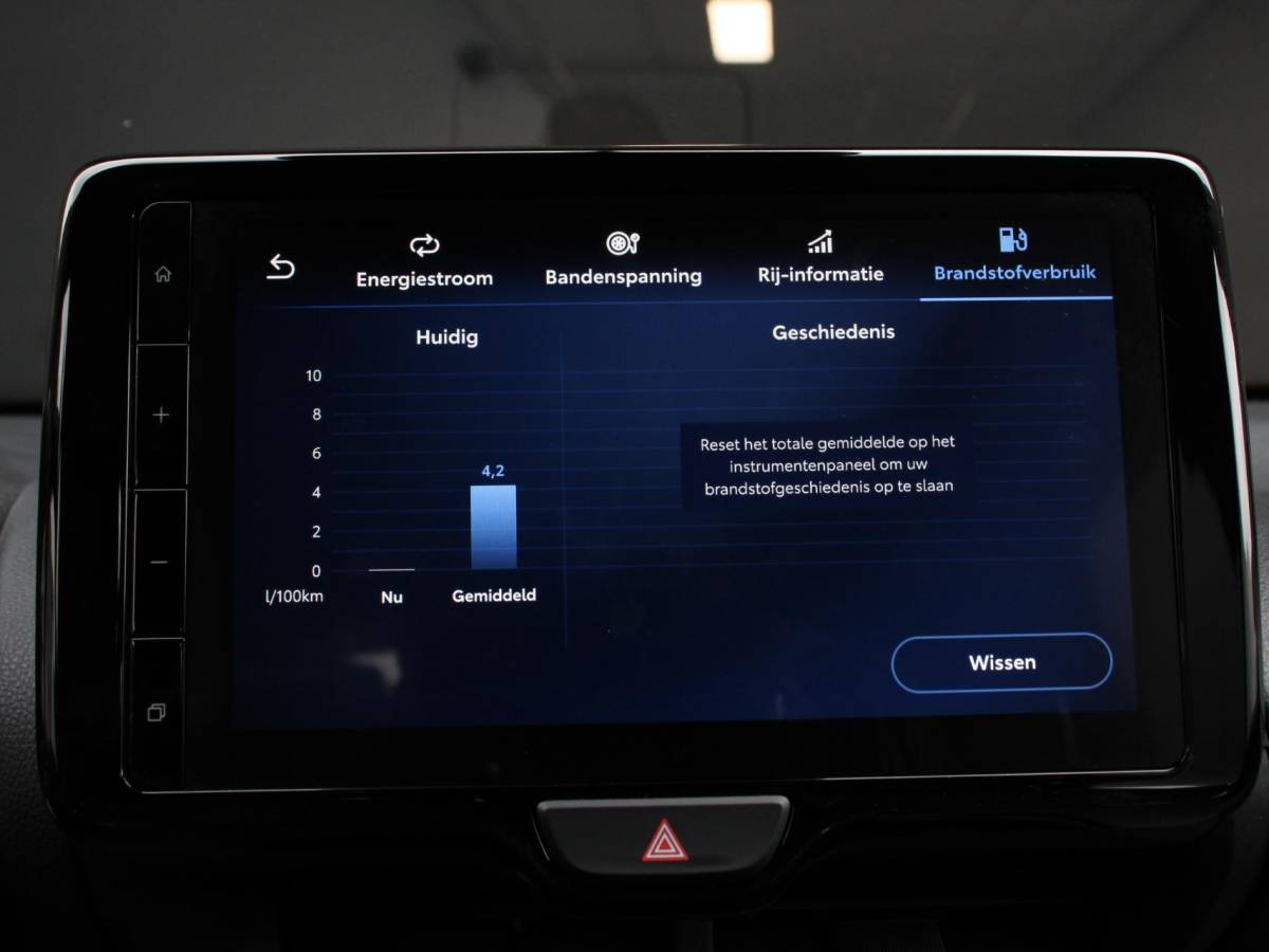 Mazda 2 Hybrid Mazda 2 Hybrid 1.5 Prime-line Airco Adaptieve cruise control Achteruitrijcamera Lane assist Radio Apple Carplay/ Android auto
