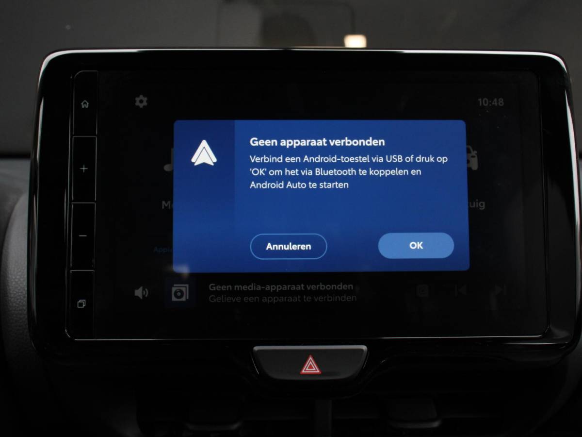Mazda 2 Hybrid Mazda 2 Hybrid 1.5 Prime-line Airco Adaptieve cruise control Achteruitrijcamera Lane assist Radio Apple Carplay/ Android auto