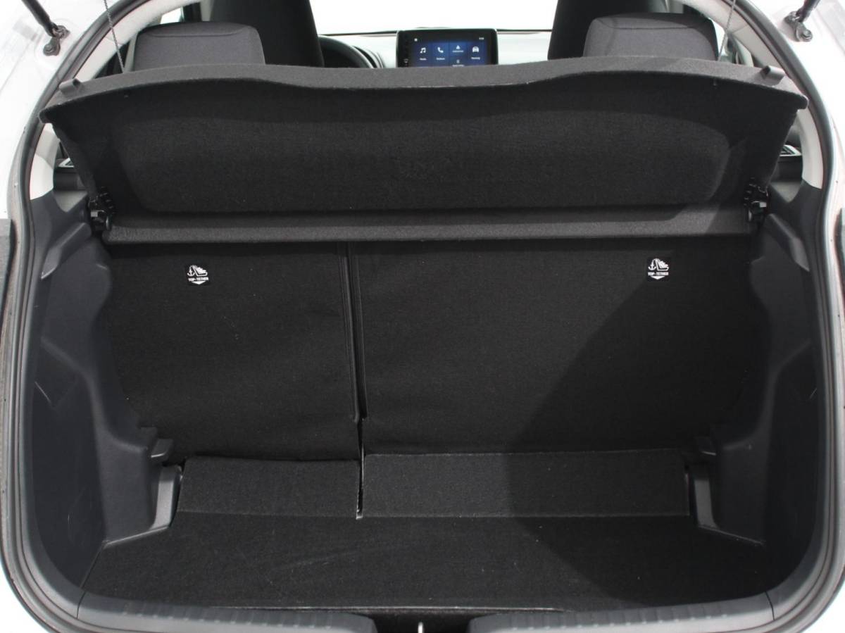 Mazda 2 Hybrid Mazda 2 Hybrid 1.5 Prime-line Airco Adaptieve cruise control Achteruitrijcamera Lane assist Radio Apple Carplay/ Android auto