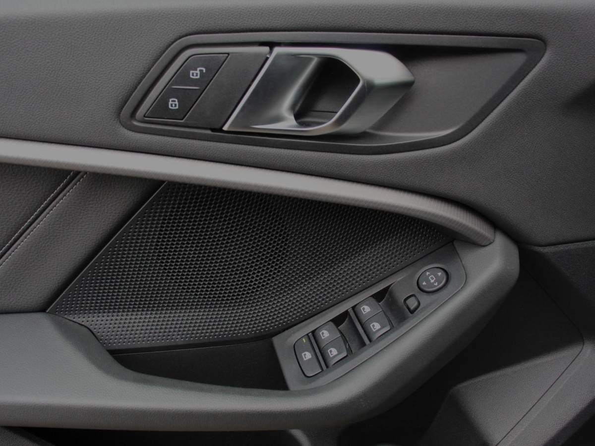 BMW 2 Serie BMW 2-serie Gran Coupé 218i Automaat Introduction Edition |  Panorama dak | Camera | Navigatie | Lichtmetalen velgen | Parkeer sensoren | Climate Control