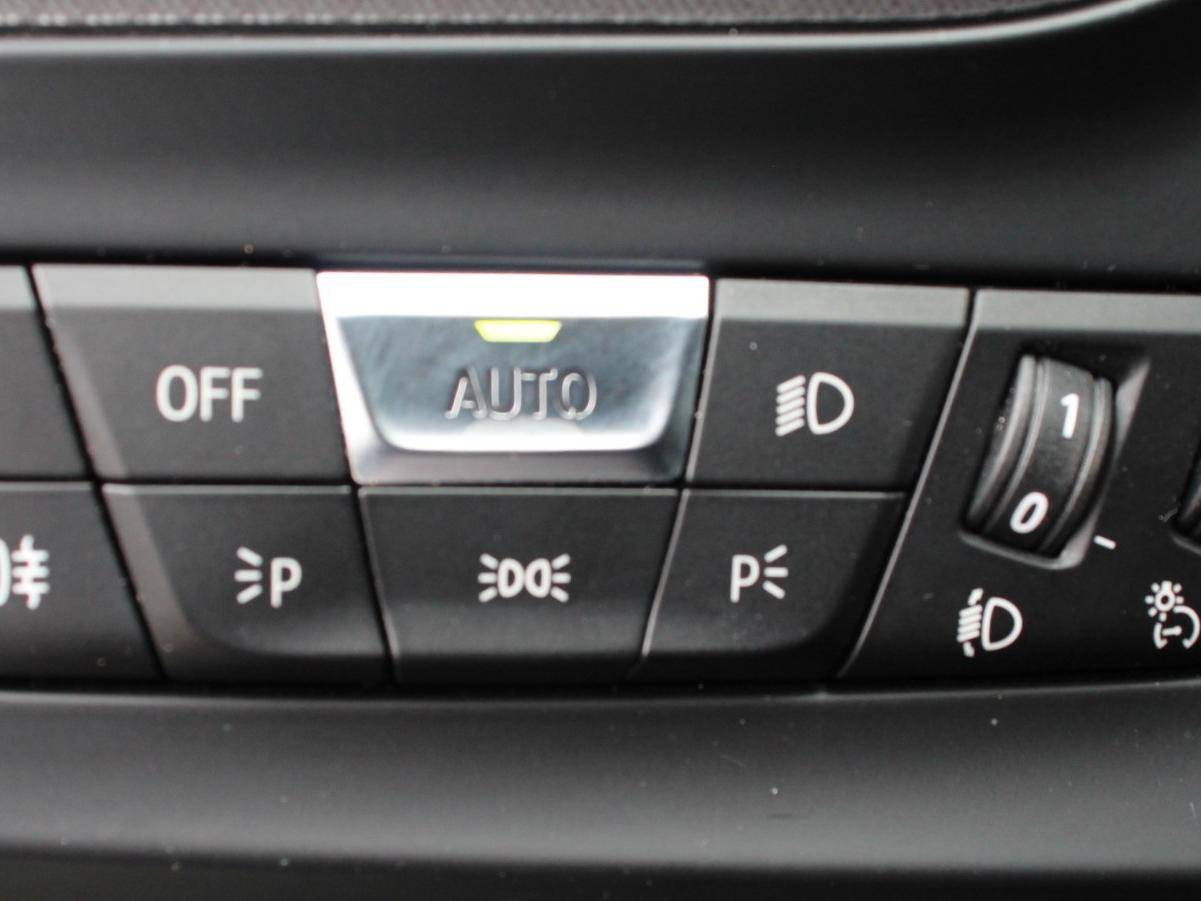 BMW 2 Serie BMW 2-serie Gran Coupé 218i Automaat Introduction Edition |  Panorama dak | Camera | Navigatie | Lichtmetalen velgen | Parkeer sensoren | Climate Control
