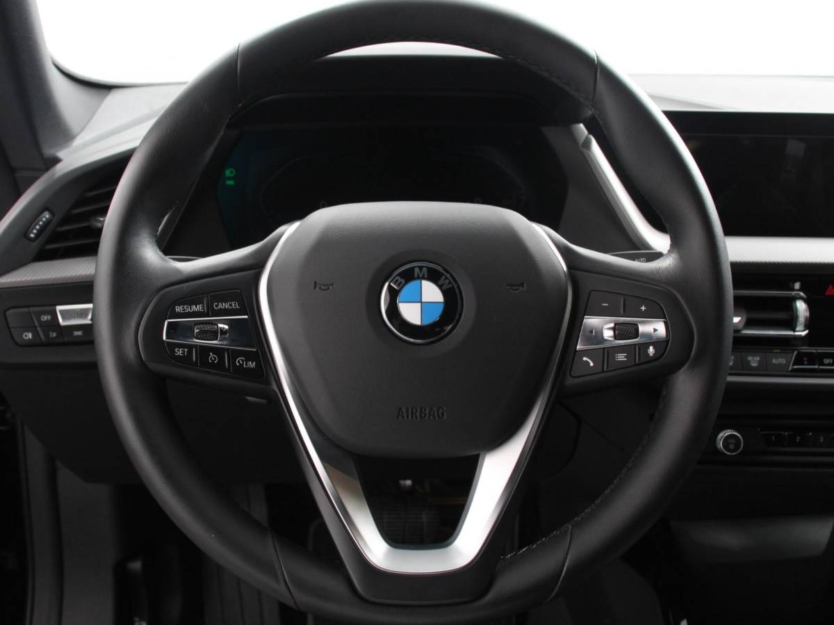 BMW 2 Serie BMW 2-serie Gran Coupé 218i Automaat Introduction Edition |  Panorama dak | Camera | Navigatie | Lichtmetalen velgen | Parkeer sensoren | Climate Control