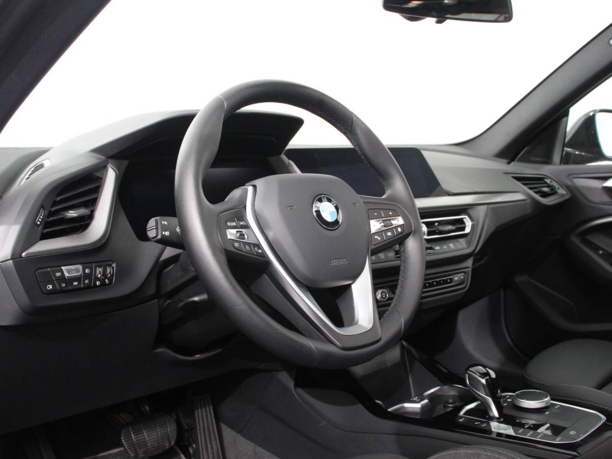 BMW 2 Serie BMW 2-serie Gran Coupé 218i Automaat Introduction Edition |  Panorama dak | Camera | Navigatie | Lichtmetalen velgen | Parkeer sensoren | Climate Control