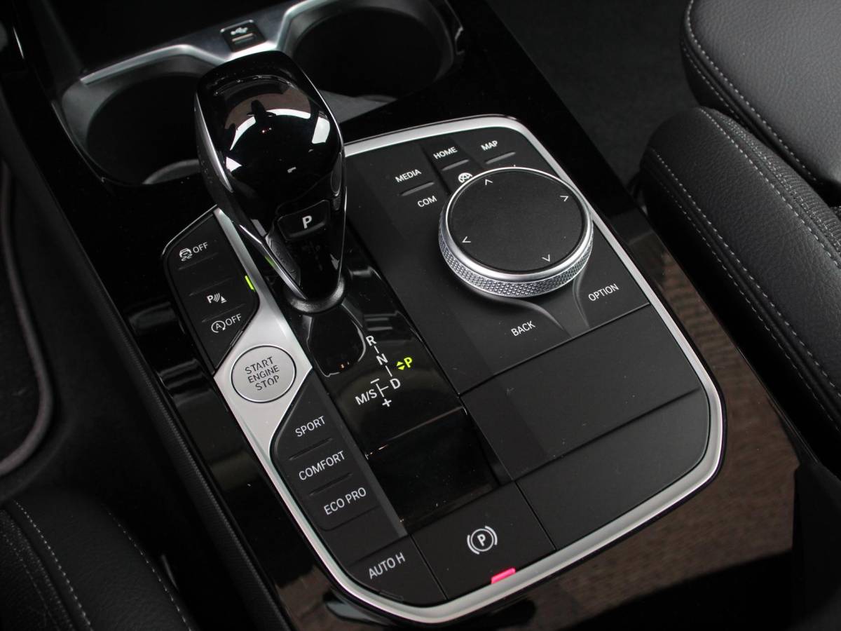 BMW 2 Serie BMW 2-serie Gran Coupé 218i Automaat Introduction Edition |  Panorama dak | Camera | Navigatie | Lichtmetalen velgen | Parkeer sensoren | Climate Control