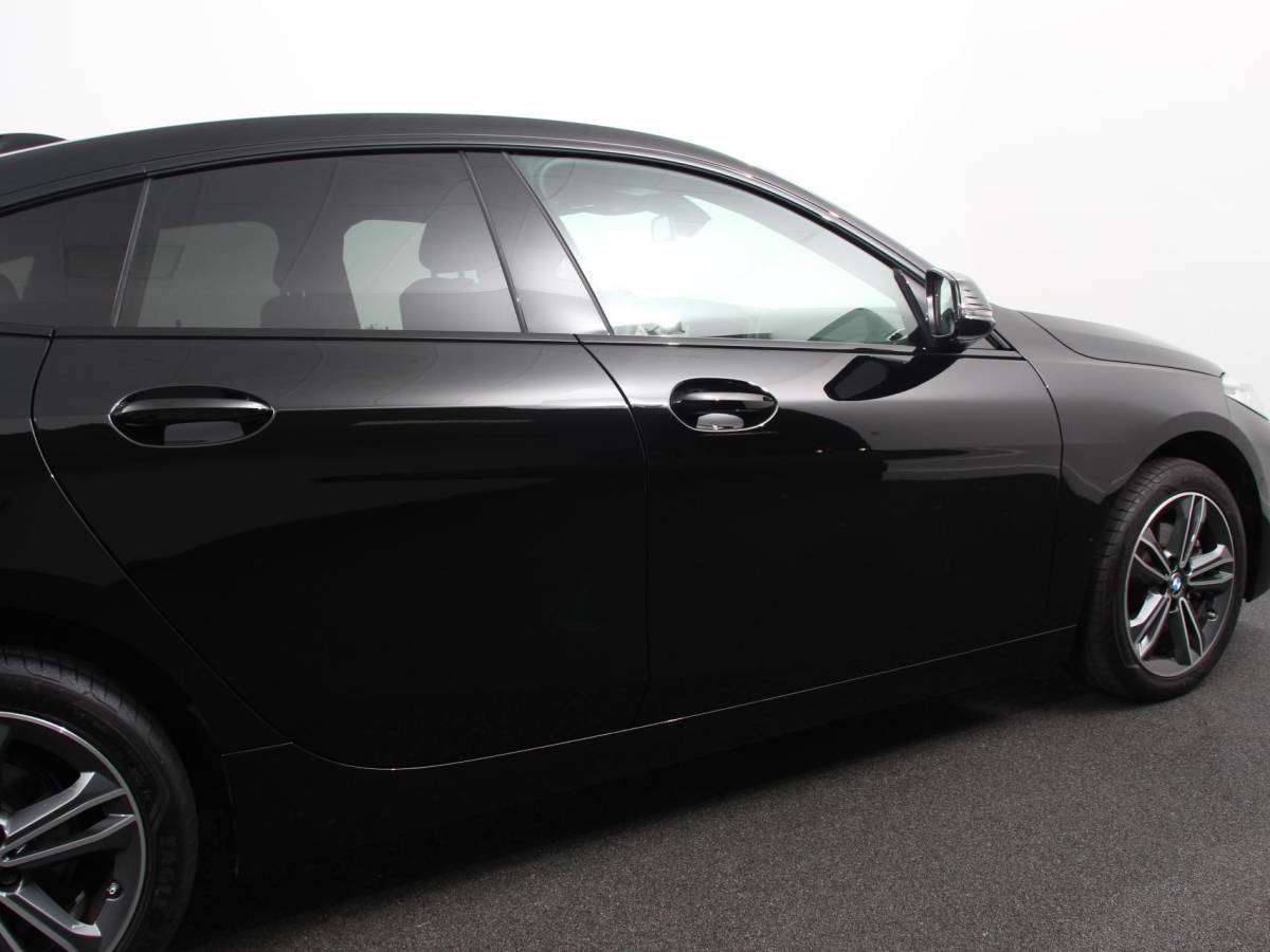BMW 2 Serie BMW 2-serie Gran Coupé 218i Automaat Introduction Edition |  Panorama dak | Camera | Navigatie | Lichtmetalen velgen | Parkeer sensoren | Climate Control