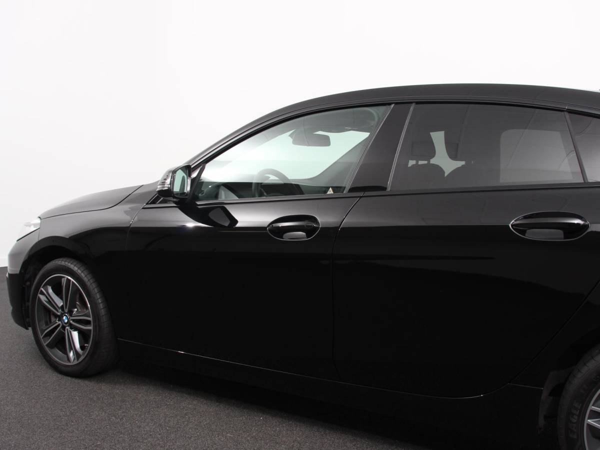 BMW 2 Serie BMW 2-serie Gran Coupé 218i Automaat Introduction Edition |  Panorama dak | Camera | Navigatie | Lichtmetalen velgen | Parkeer sensoren | Climate Control