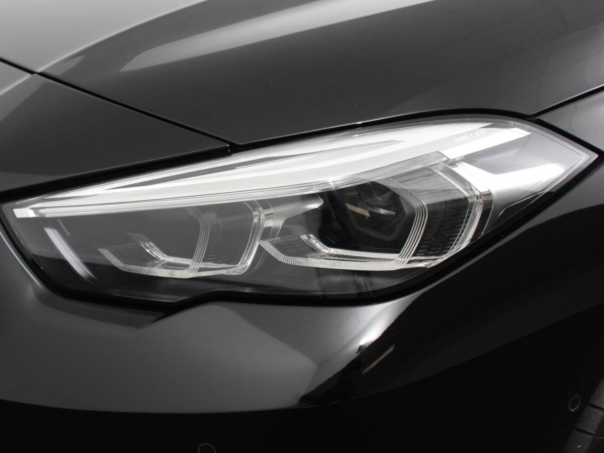 BMW 2 Serie BMW 2-serie Gran Coupé 218i Automaat Introduction Edition |  Panorama dak | Camera | Navigatie | Lichtmetalen velgen | Parkeer sensoren | Climate Control