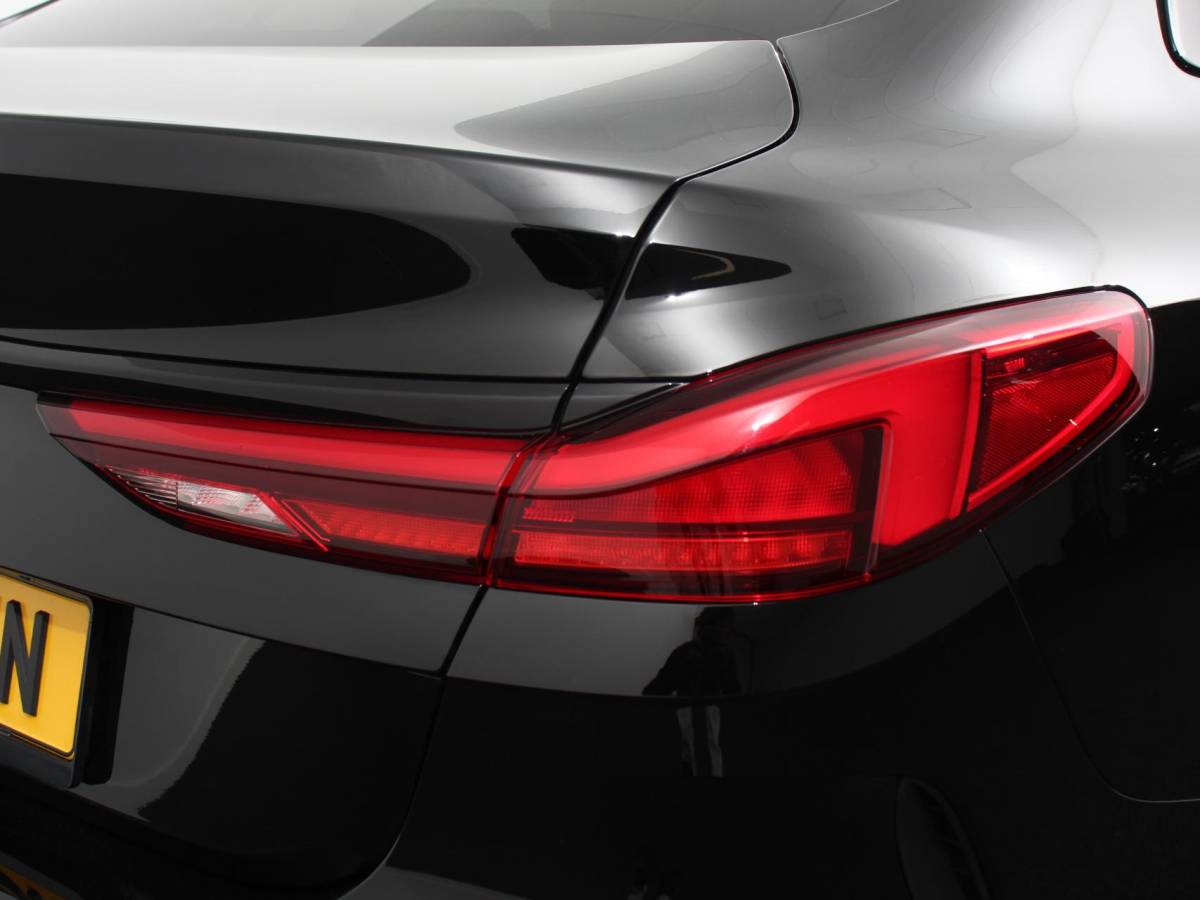 BMW 2 Serie BMW 2-serie Gran Coupé 218i Automaat Introduction Edition |  Panorama dak | Camera | Navigatie | Lichtmetalen velgen | Parkeer sensoren | Climate Control