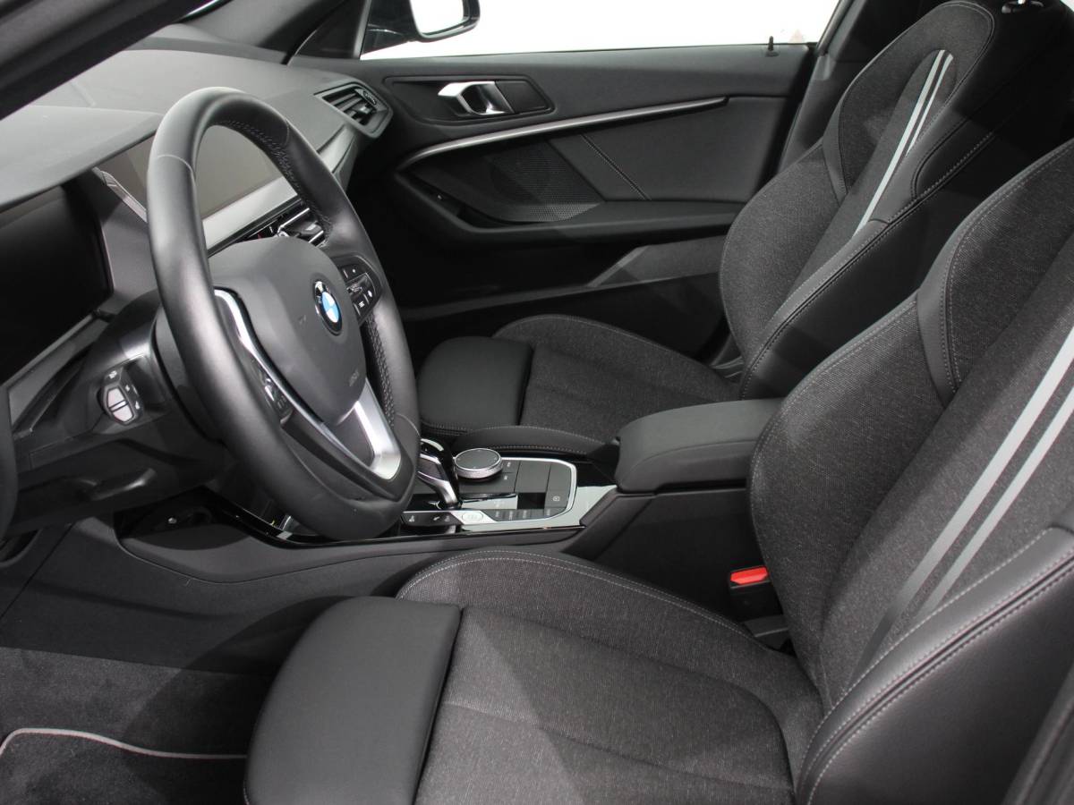 BMW 2 Serie BMW 2-serie Gran Coupé 218i Automaat Introduction Edition |  Panorama dak | Camera | Navigatie | Lichtmetalen velgen | Parkeer sensoren | Climate Control