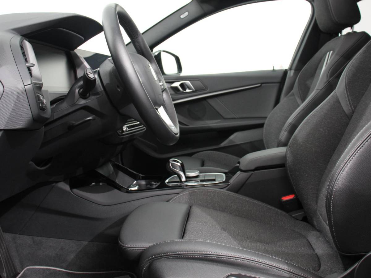 BMW 2 Serie BMW 2-serie Gran Coupé 218i Automaat Introduction Edition |  Panorama dak | Camera | Navigatie | Lichtmetalen velgen | Parkeer sensoren | Climate Control