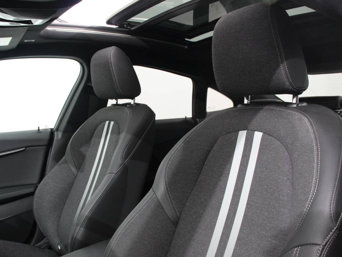 BMW 2 Serie BMW 2-serie Gran Coupé 218i Automaat Introduction Edition |  Panorama dak | Camera | Navigatie | Lichtmetalen velgen | Parkeer sensoren | Climate Control