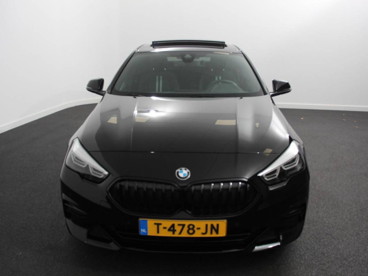 BMW 2 Serie BMW 2-serie Gran Coupé 218i Automaat Introduction Edition |  Panorama dak | Camera | Navigatie | Lichtmetalen velgen | Parkeer sensoren | Climate Control