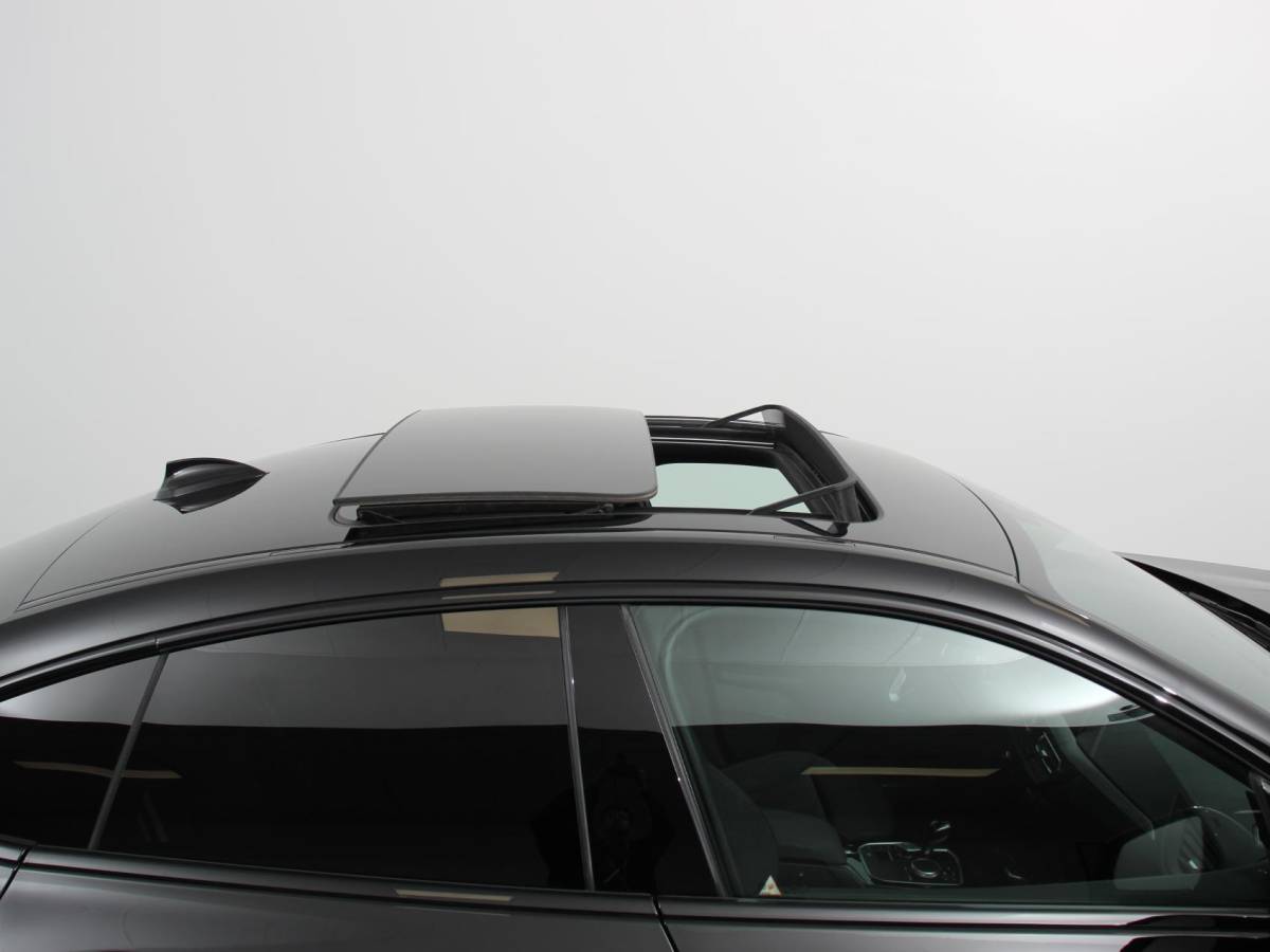 BMW 2 Serie BMW 2-serie Gran Coupé 218i Automaat Introduction Edition |  Panorama dak | Camera | Navigatie | Lichtmetalen velgen | Parkeer sensoren | Climate Control