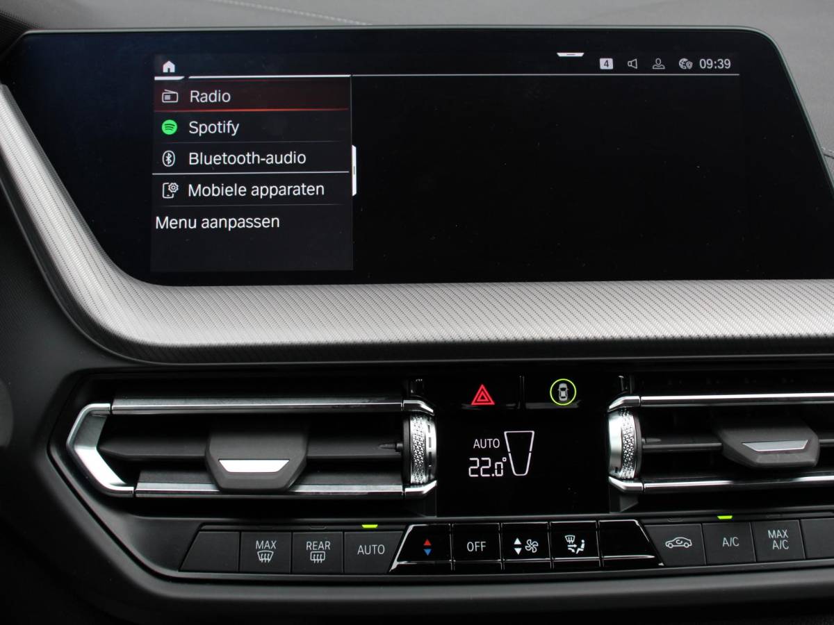 BMW 2 Serie BMW 2-serie Gran Coupé 218i Automaat Introduction Edition |  Panorama dak | Camera | Navigatie | Lichtmetalen velgen | Parkeer sensoren | Climate Control