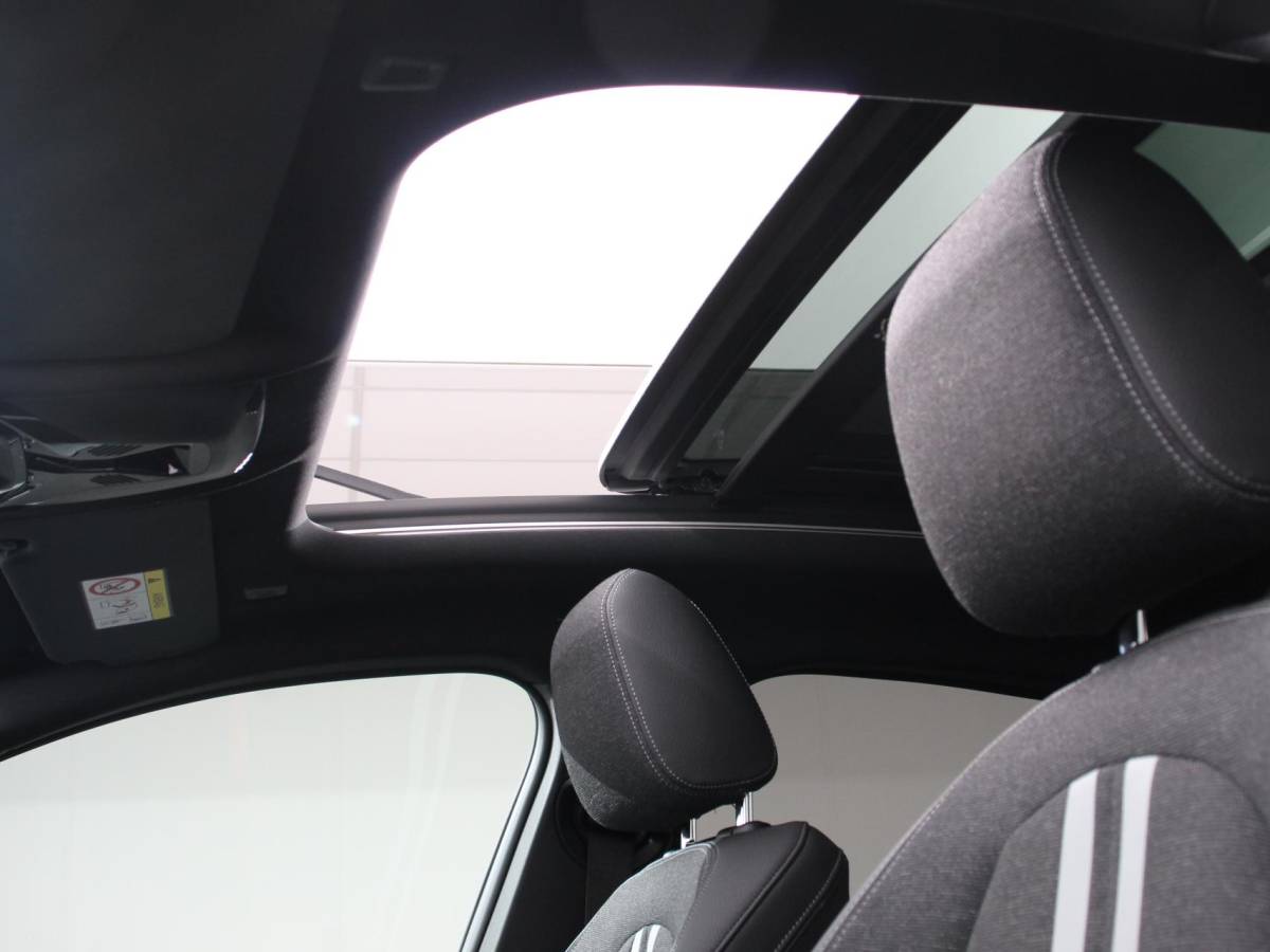 BMW 2 Serie BMW 2-serie Gran Coupé 218i Automaat Introduction Edition |  Panorama dak | Camera | Navigatie | Lichtmetalen velgen | Parkeer sensoren | Climate Control