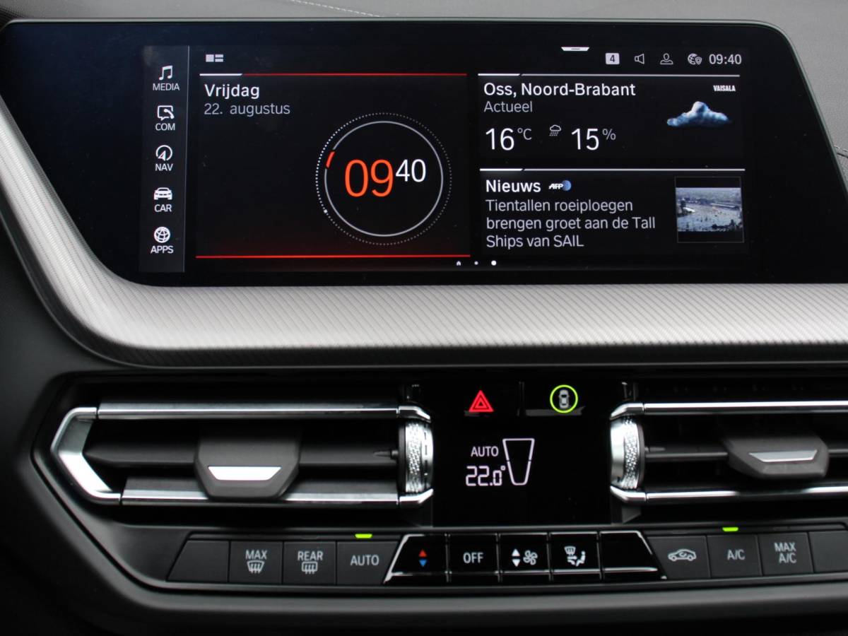 BMW 2 Serie BMW 2-serie Gran Coupé 218i Automaat Introduction Edition |  Panorama dak | Camera | Navigatie | Lichtmetalen velgen | Parkeer sensoren | Climate Control