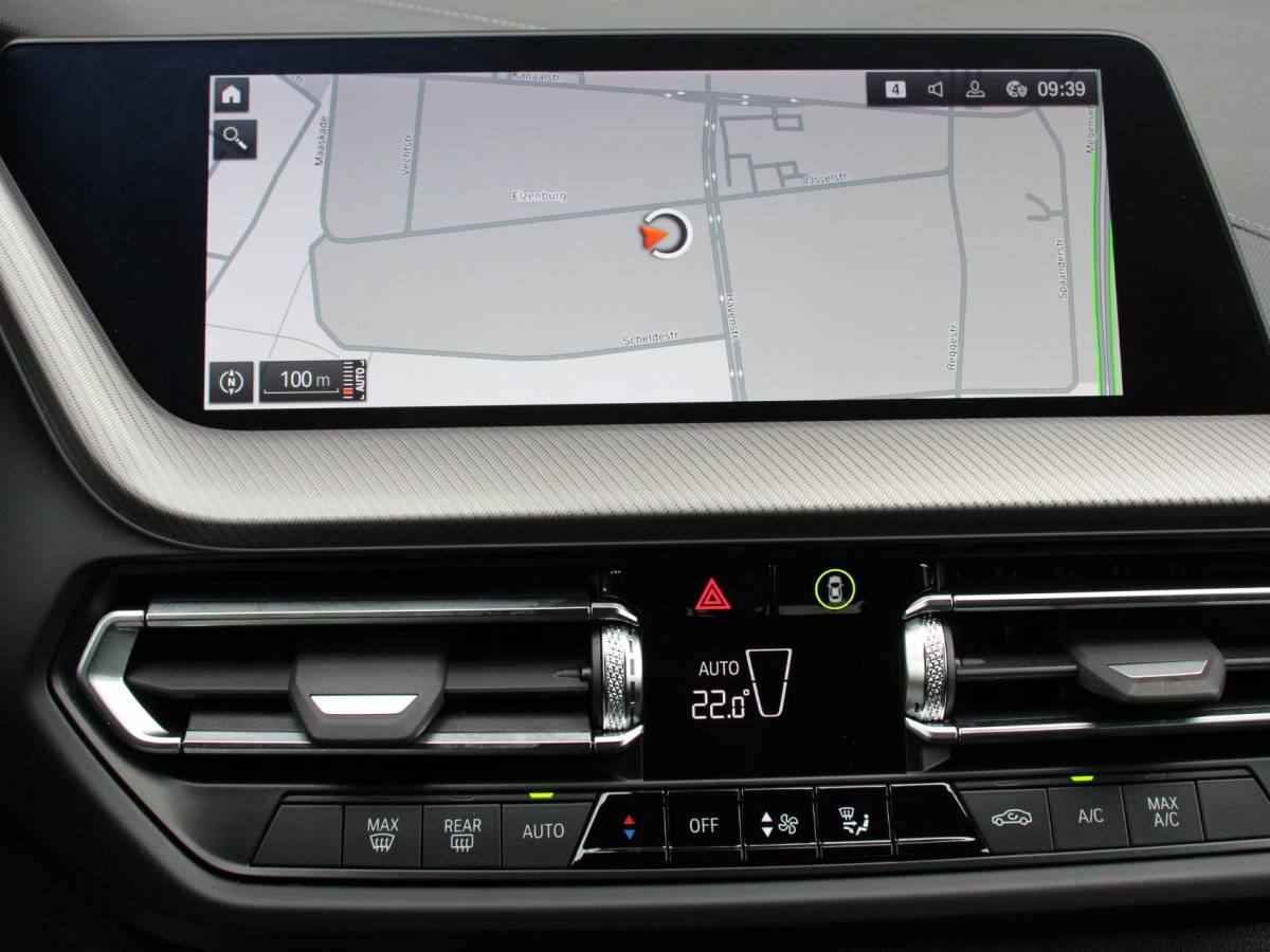 BMW 2 Serie BMW 2-serie Gran Coupé 218i Automaat Introduction Edition |  Panorama dak | Camera | Navigatie | Lichtmetalen velgen | Parkeer sensoren | Climate Control