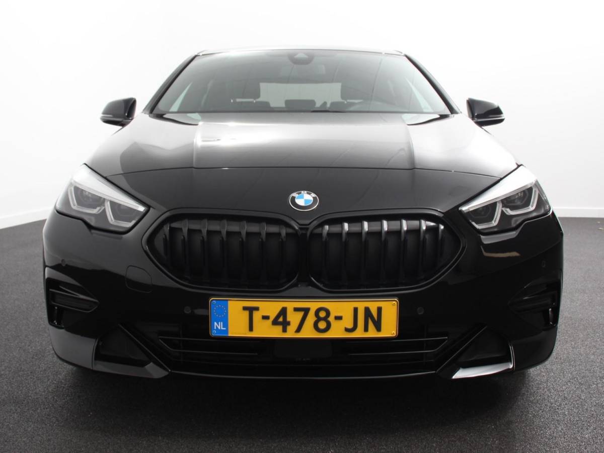 BMW 2 Serie BMW 2-serie Gran Coupé 218i Automaat Introduction Edition |  Panorama dak | Camera | Navigatie | Lichtmetalen velgen | Parkeer sensoren | Climate Control