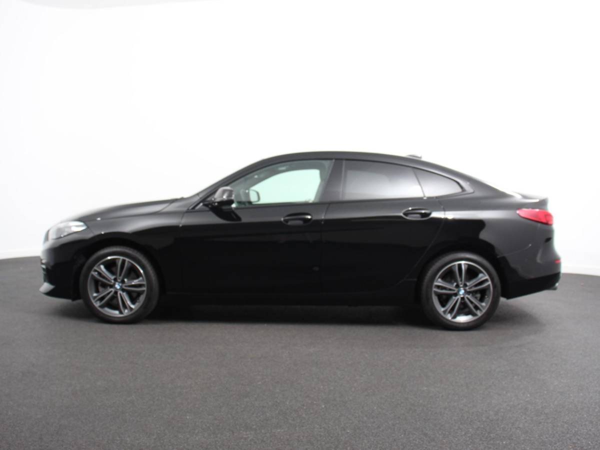 BMW 2 Serie BMW 2-serie Gran Coupé 218i Automaat Introduction Edition |  Panorama dak | Camera | Navigatie | Lichtmetalen velgen | Parkeer sensoren | Climate Control