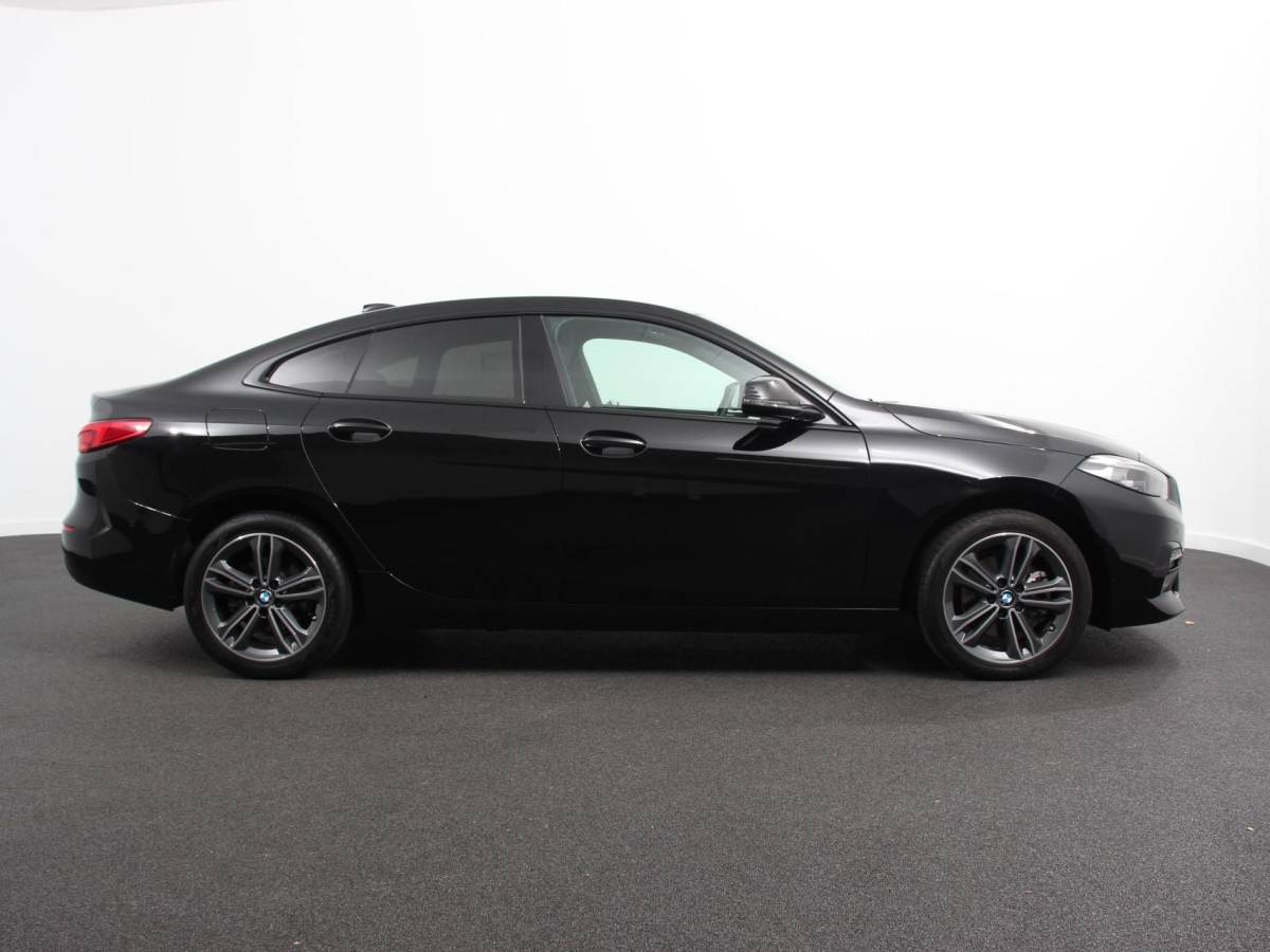 BMW 2 Serie BMW 2-serie Gran Coupé 218i Automaat Introduction Edition |  Panorama dak | Camera | Navigatie | Lichtmetalen velgen | Parkeer sensoren | Climate Control