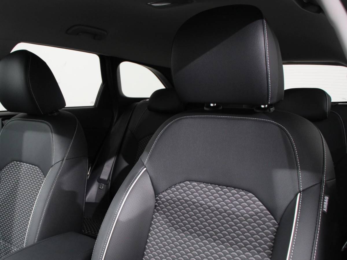 Kia Ceed Sportswagon Kia Ceed Sportswagon 1.6 GDI PHEV DynamicLine | Navigatie | Camera | Climate Control | Cruise control adaptive | Lane assist | Lichtmetalen Velgen | Stoelverwarming