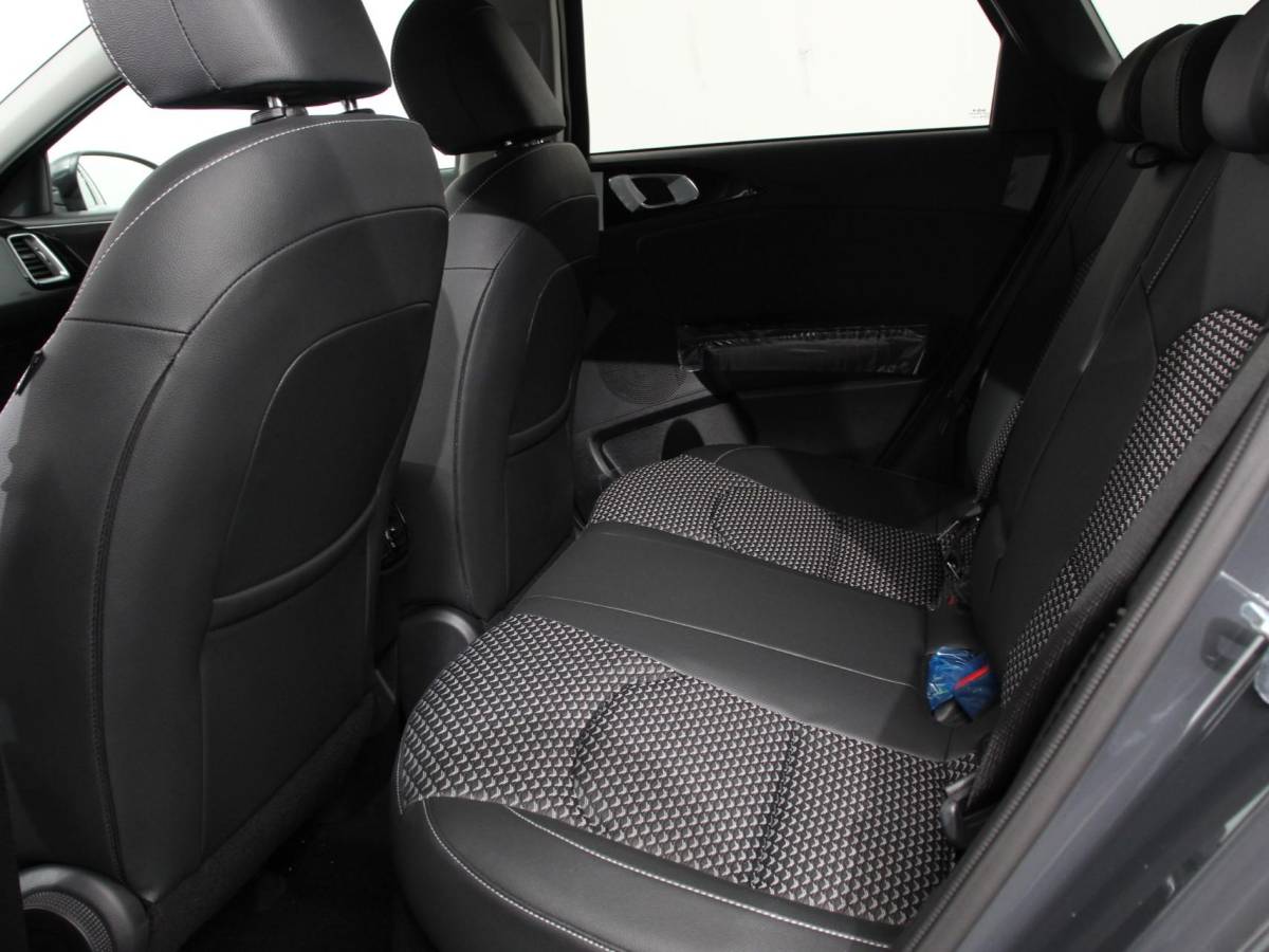 Kia Ceed Sportswagon Kia Ceed Sportswagon 1.6 GDI PHEV DynamicLine | Navigatie | Camera | Climate Control | Cruise control adaptive | Lane assist | Lichtmetalen Velgen | Stoelverwarming
